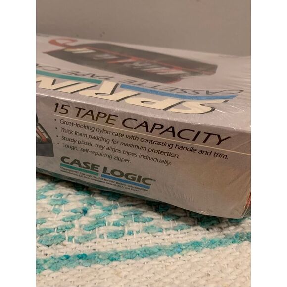 CASE LOGIC CASSETTE Tape Carrying Case-NEW 15CT Red Storage Zippered Vintage - Picture 3 of 5